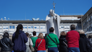 Papa tem intenção de saudar fiéis na hora do Angelus neste domingo