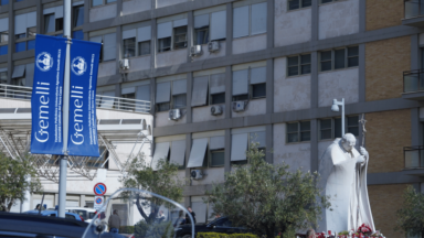 Papa Francisco teve noite tranquila no hospital Gemelli