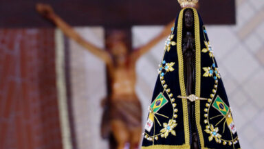 Nossa Senhora cuida de nós