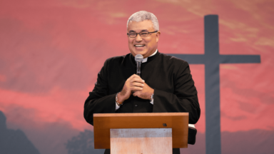 É feliz a nação que tem o Senhor como Deus