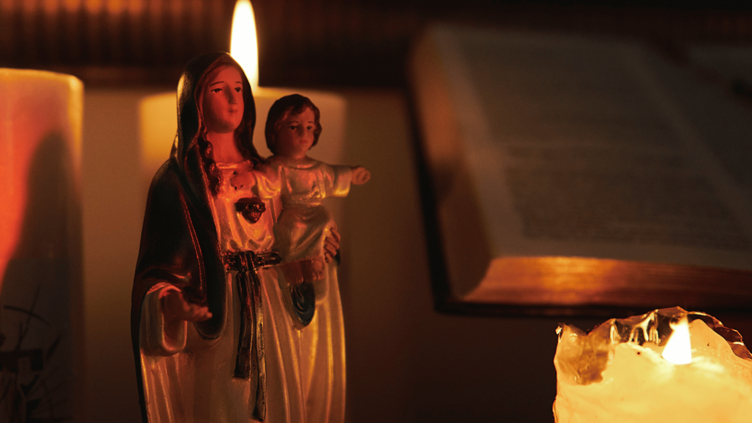 imagem-nossa-senhora-virgem-maria-biblia-sgarada-escritura-_-foto-Faruk-Tokluoglu-de-diversifylens-via-Canva-1536x864.png