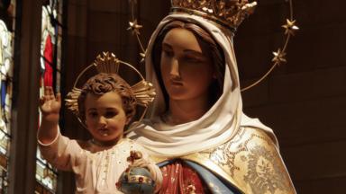 Padre e teólogo comentam devoção mariana e sua centralidade em Jesus