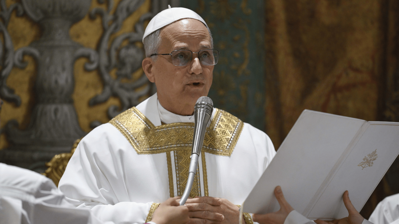 papa-leao-xiv-primeira-missa-capela-sistina-_-foto-Vatican-Media-IPA-Sipa-USA-via-Reuters-Connect-1536x864.png