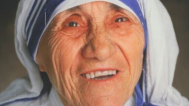 Santa Teresa de Calcutá, fundadora, missionária e mãe dos pobres