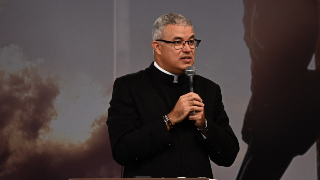 padre-roger-1024x576.png