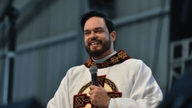 No colo da Virgem Maria