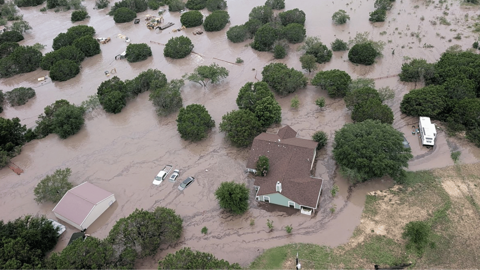 carros-e-casas-submersos-enchentes-texas-_-foto-Coast-GuardHandout-via-REUTER-1536x864.png