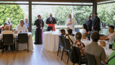 Em almoço com pobres, Papa frisa presença de Deus em cada pessoa