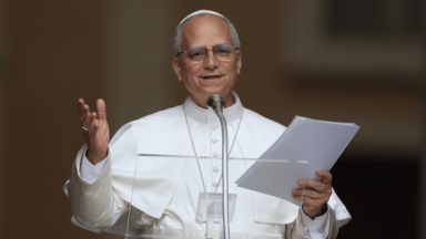 Papa: A porta estreita às vezes significa fazer escolhas difíceis!