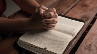 Padre: “não tenha medo de fazer uma experiência com a Palavra de Deus”