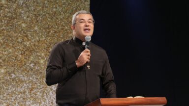 Felizes aqueles que ouvem a Palavra de Deus e a guardam!