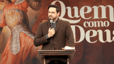 Seus olhos se abriram no partir do pão