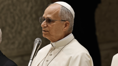 Papa exalta missão de religiosas em lugares dilacerados pela violência