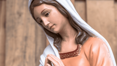 No presépio e no coração da Igreja, o silêncio de Maria convida à contemplação