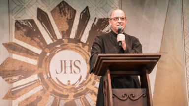 A Eucarístia, o maior milagre do amor de Deus