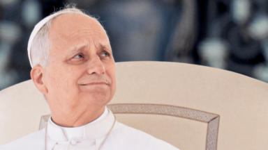 Papa: somente ouvindo a Deus que se aprende a ouvir uns aos outros