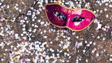 Carnaval: dois caminhos, uma escolha