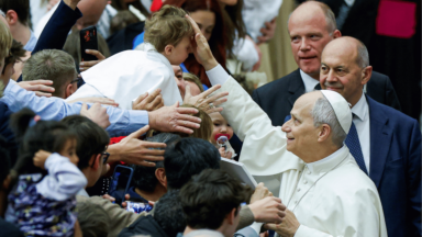 Papa na catequese: a Palavra de Deus ilumina as decisões da vida