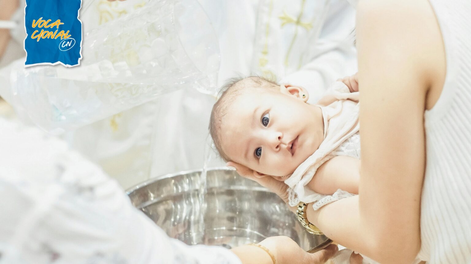 Crianca-sendo-batizada-1536x864.jpg