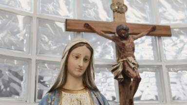 A virtude da fortaleza na vida de Maria e o exemplo de fé cristã