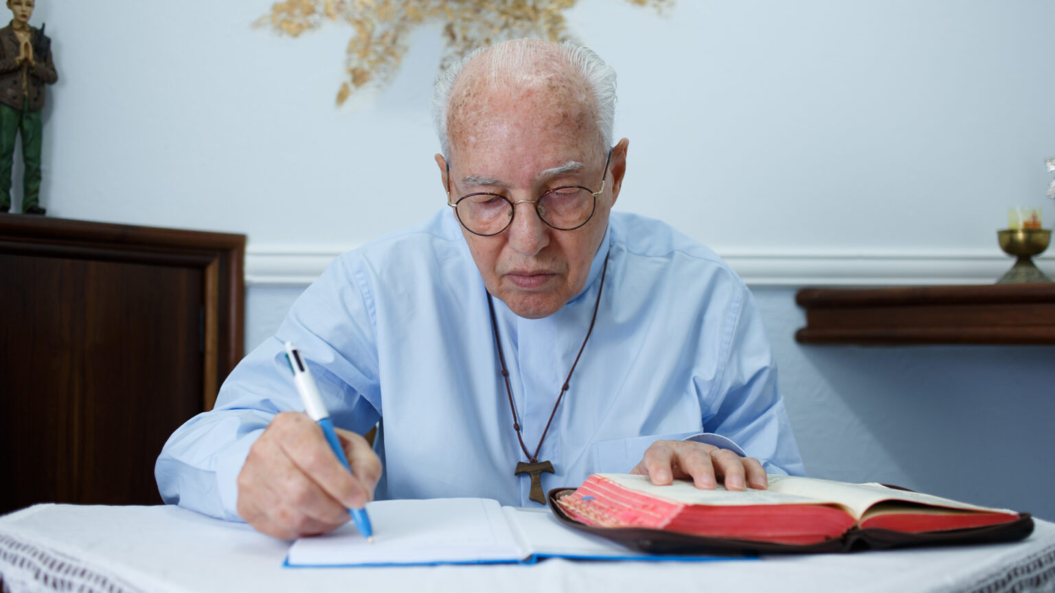 Padre-Jonas_estudobiblico-1536x864.jpg