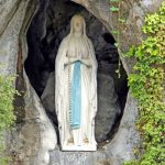 Nossa Senhora de Lourdes, intercessora pelos doentes