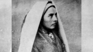 Santa Maria Bernadete, íntima da Virgem Maria e imitadora de Suas virtudes