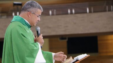 Deixe a misericórdia te abraçar