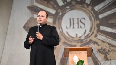 A Eucaristia e o sacerdócio como testamento do amor de Cristo
