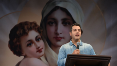 Maria: Mãe da esperança, educadora de homens santos!