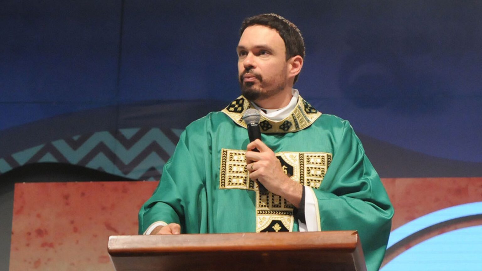 Padre Adriano Zandoná