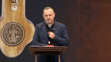 Crê no Senhor Jesus e será salvo tu e tua casa!