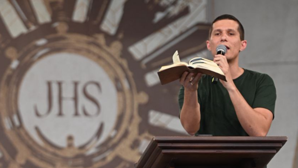 Pedro-Henrique-I-A-Biblia-foi-escrita-para-voce-1024x576.png
