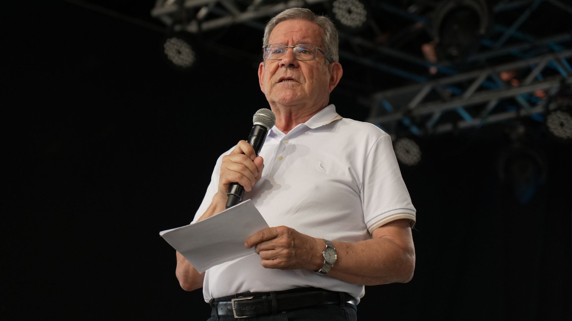 Professor Felipe Aquino, autor e palestrante católico, em uma imagem de destaque para o artigo sobre "Cuidado com os falsos discursos".