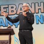 Padre Roger Luís prega o tema "Deus não desistiu de você!" no Rebanhão da Canção Nova em Cachoeira Paulista.