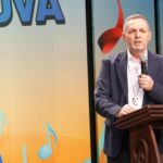 Ironi Spuldaro prega o tema "Deus quer te curar por inteiro" no Rebanhão da Canção Nova em Cachoeira Paulista.