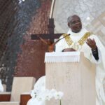 Padre José Augusto celebra a Santa Missa no Rebanhão da Canção Nova em Cachoeira Paulista.
