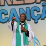 Padre José Augusto prega no Rebanhão da Canção Nova em Cachoeira Paulista.