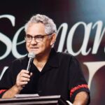 Diácono Nelsinho Correa prega no Acampamento de Semana Santa da Canção Nova em Cachoeira Paulista.