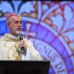 Descubra como a Divina Misericórdia de Deus é a a chaves para vencer o mistério da iniquidade e viver uma conversão real.