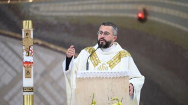 A visita de Maria nos traz o batismo no Espírito Santo