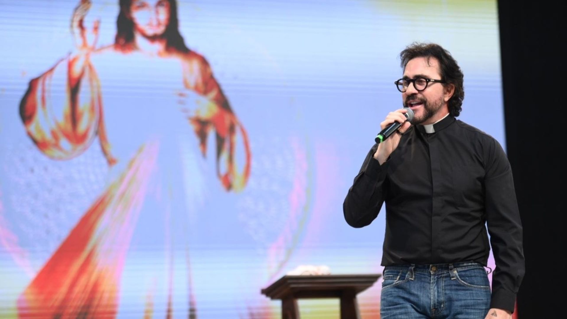 Padre Fábio de Melo prega na Festa da Misericórdia 2026