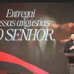 Padre Donizete Heleno prega no Acampamento de Semana Santa na Canção Nova em Cachoeira Paulista.