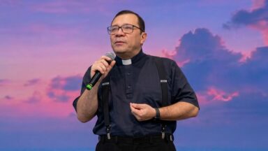 Eucaristia, construindo pontes e servindo aos irmãos