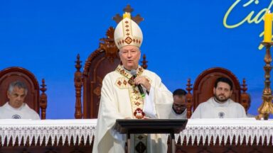 O poder da oração das mães e a Eucaristia