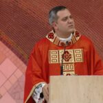 Padre Sidney Dias celebra as Funções da Sexta-feira Santa na Canção Nova em Cachoeira Paulista