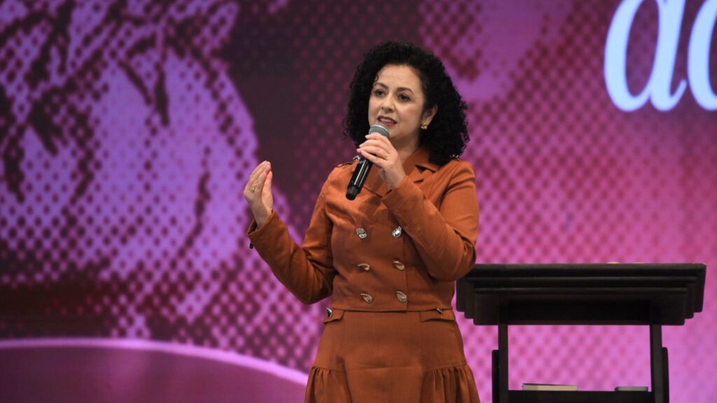 A-busca-do-essencial-em-Deus-no-cotidiano-da-vida-da-mulher-1024x576.jpg