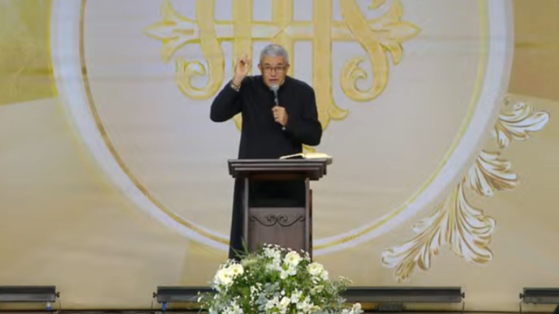 Padre Roger Luís prega no Acampamento de Corpus Christi 2026 na Canção Nova