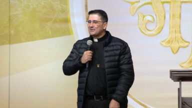 Jesus sacramentado, nosso Deus amado!