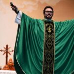 Padre Fábio de Melo prega no Acampamento de Cura Interior na Canção Nova em Cachoeira Paulista/SP